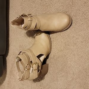 Size 9 Double buckle ankle booties